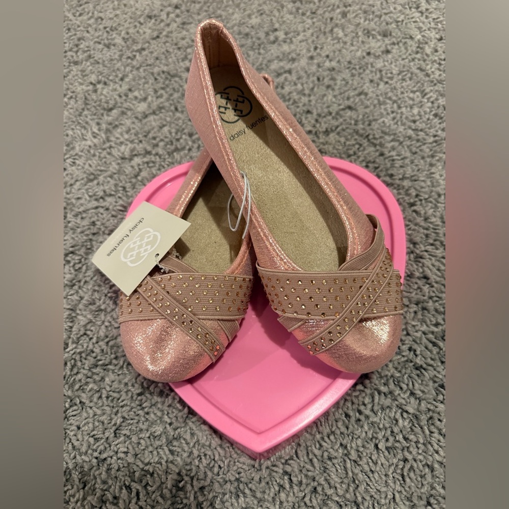 💖 NWT Cute Daisy Fuentes Glittery Pink Kids flat shoes 🌸